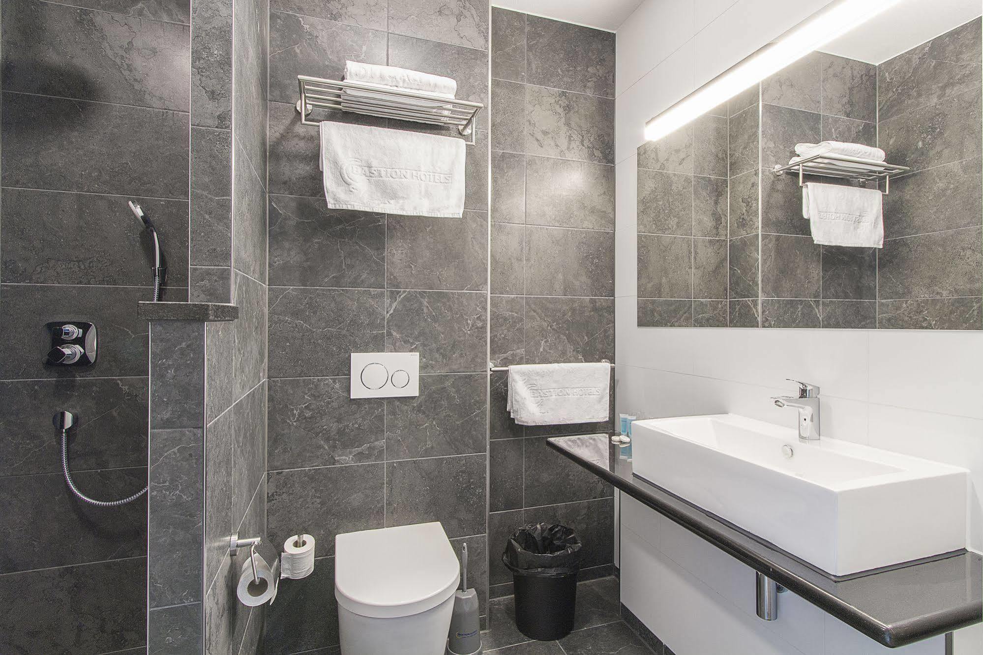 Bastion Hotel Eindhoven Waalre Bagian luar foto