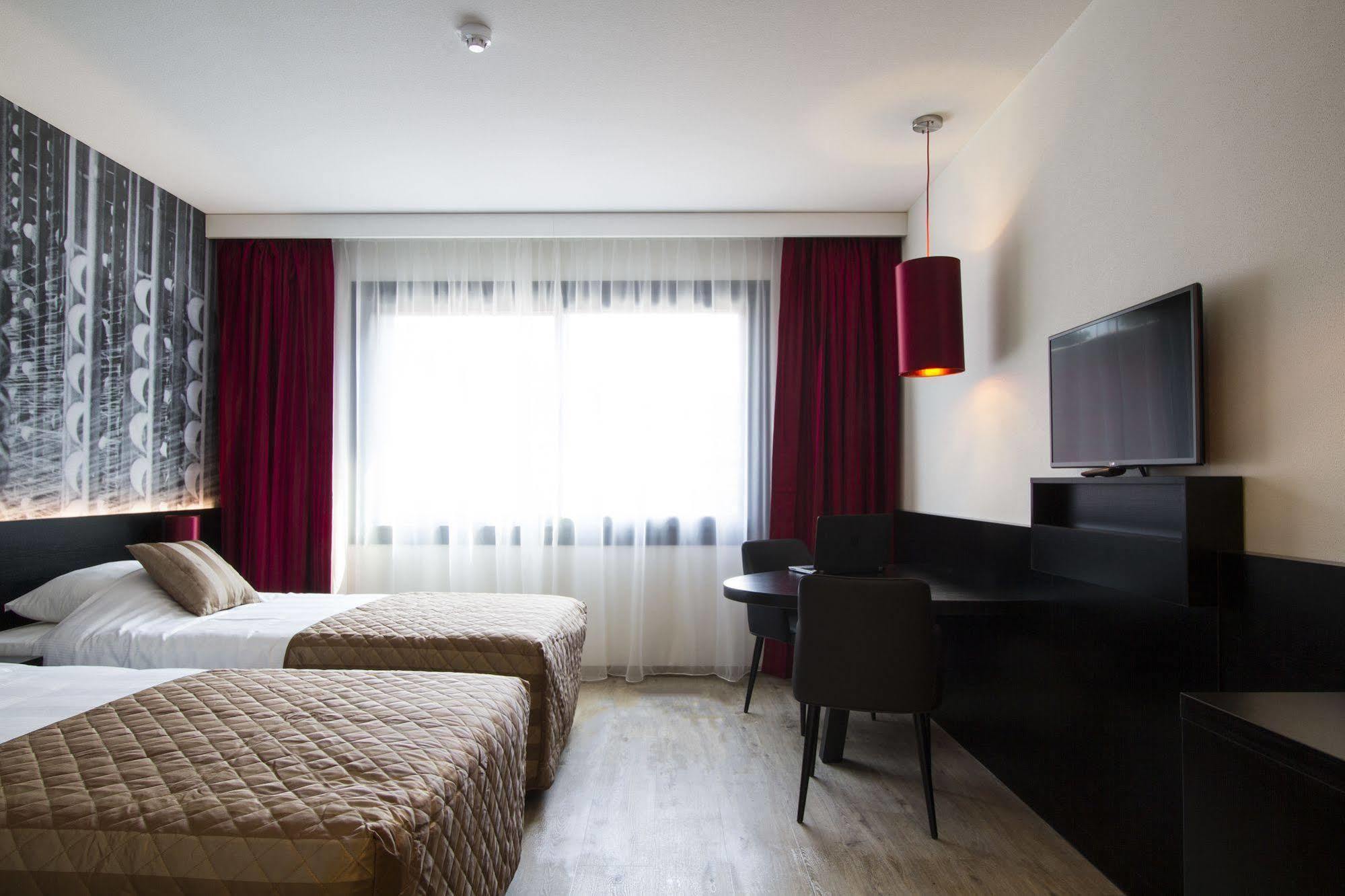 Bastion Hotel Eindhoven Waalre Bagian luar foto