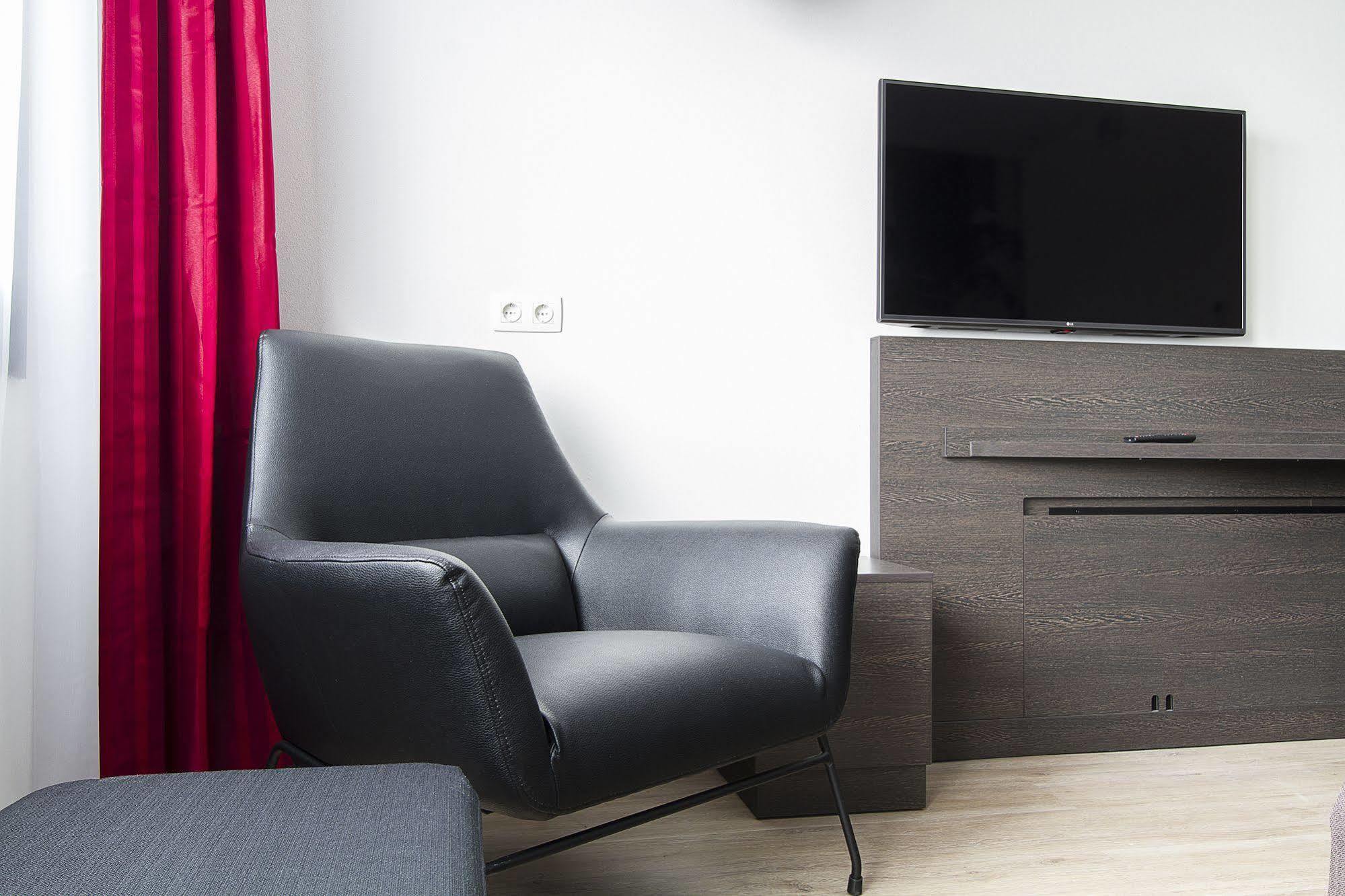 Bastion Hotel Eindhoven Waalre Bagian luar foto